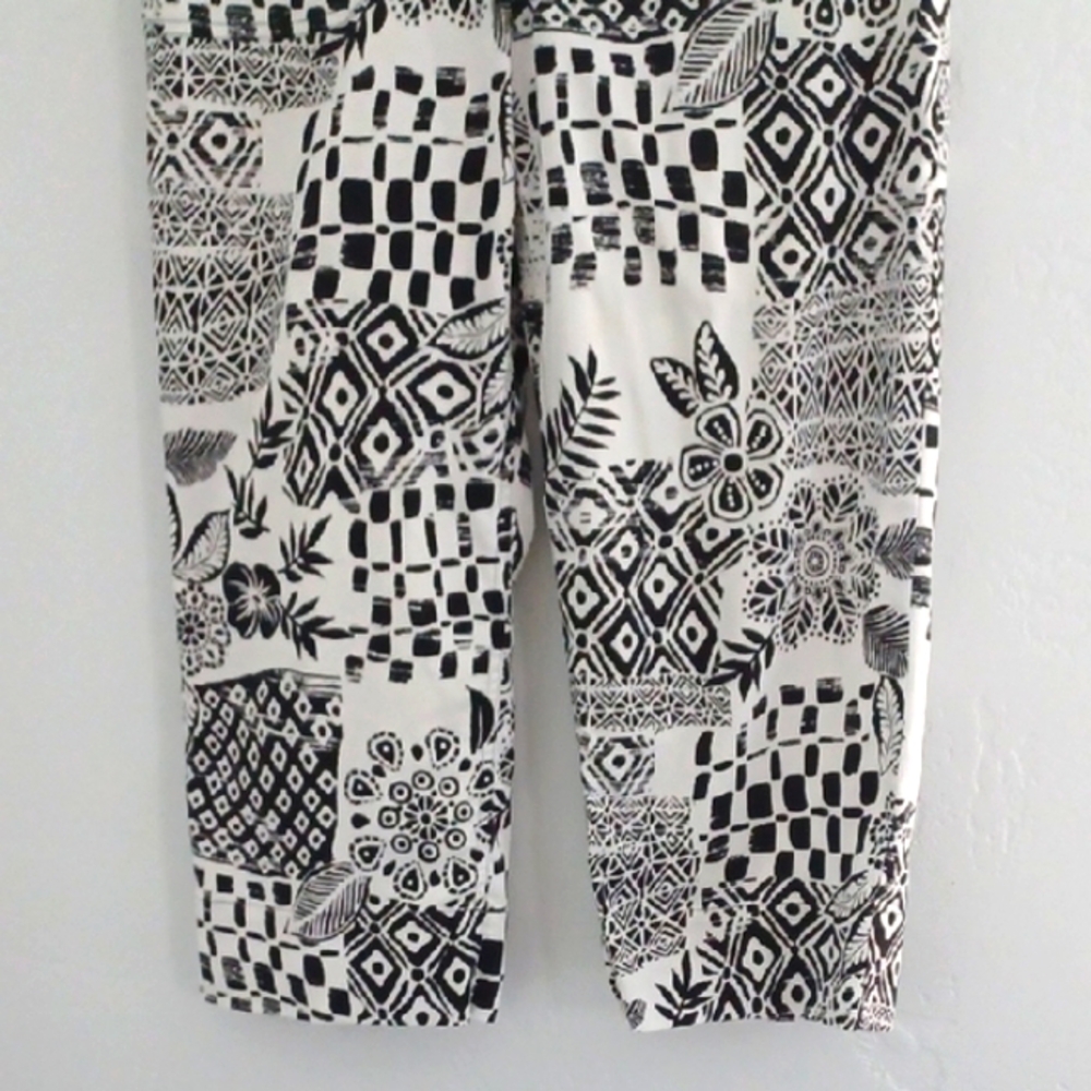 Chico's Black & White Patterned Crop Pants - Picture 3 of 9